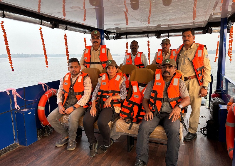 सतपुड़ा टाइगर रिजर्व के मड़ई में सोलर बोट सतपुड़ा टाइगर रिजर्व के मड़ई में सोलर बोट