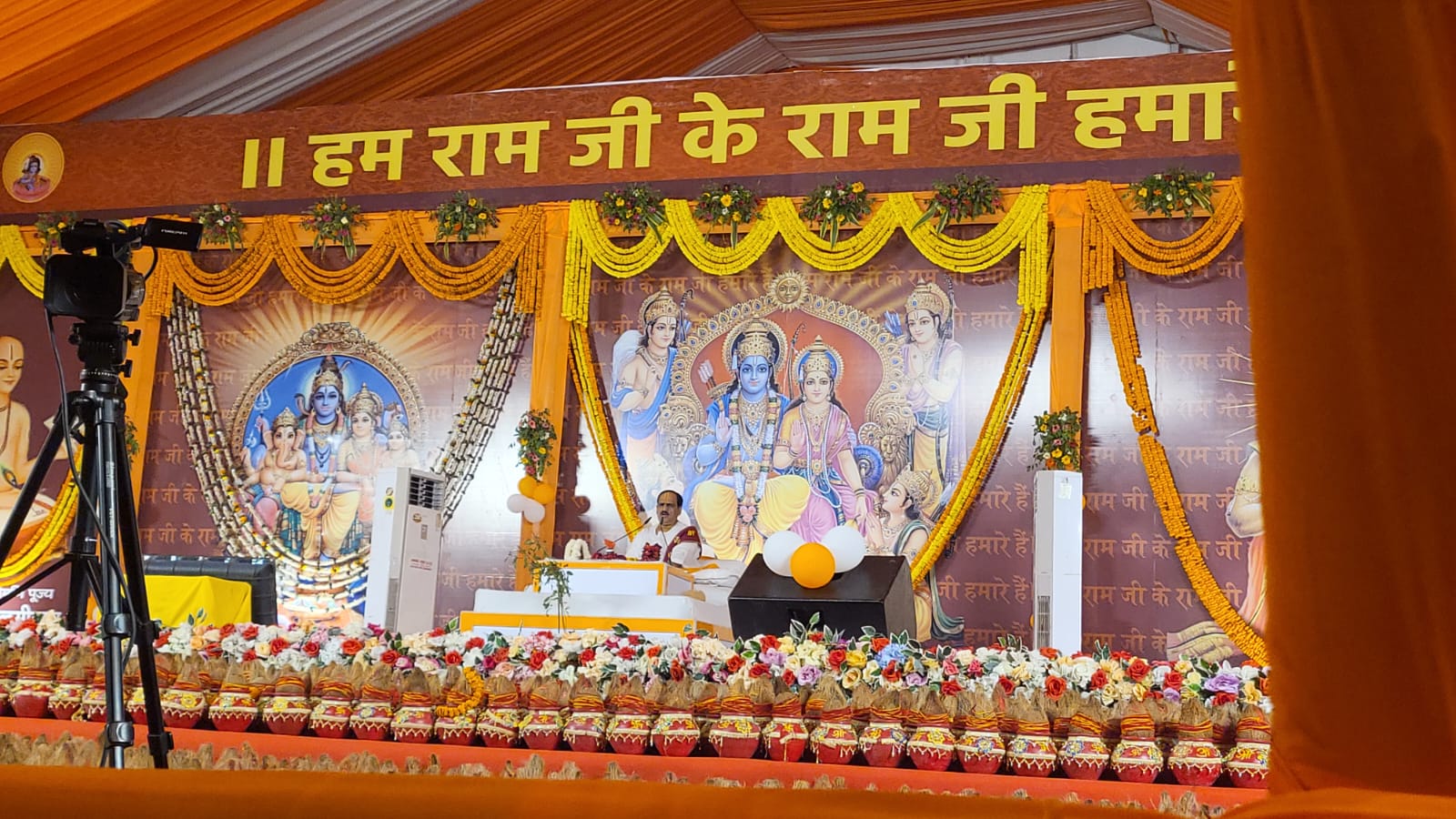 भजन केवल कान को सुख प्रदान करते हैं लेकिन कथा मनुष्य को तार देती है: प्रेमभूषण जी महाराज भजन केवल कान को सुख प्रदान करते हैं लेकिन कथा मनुष्य को तार देती है: प्रेमभूषण जी महाराज