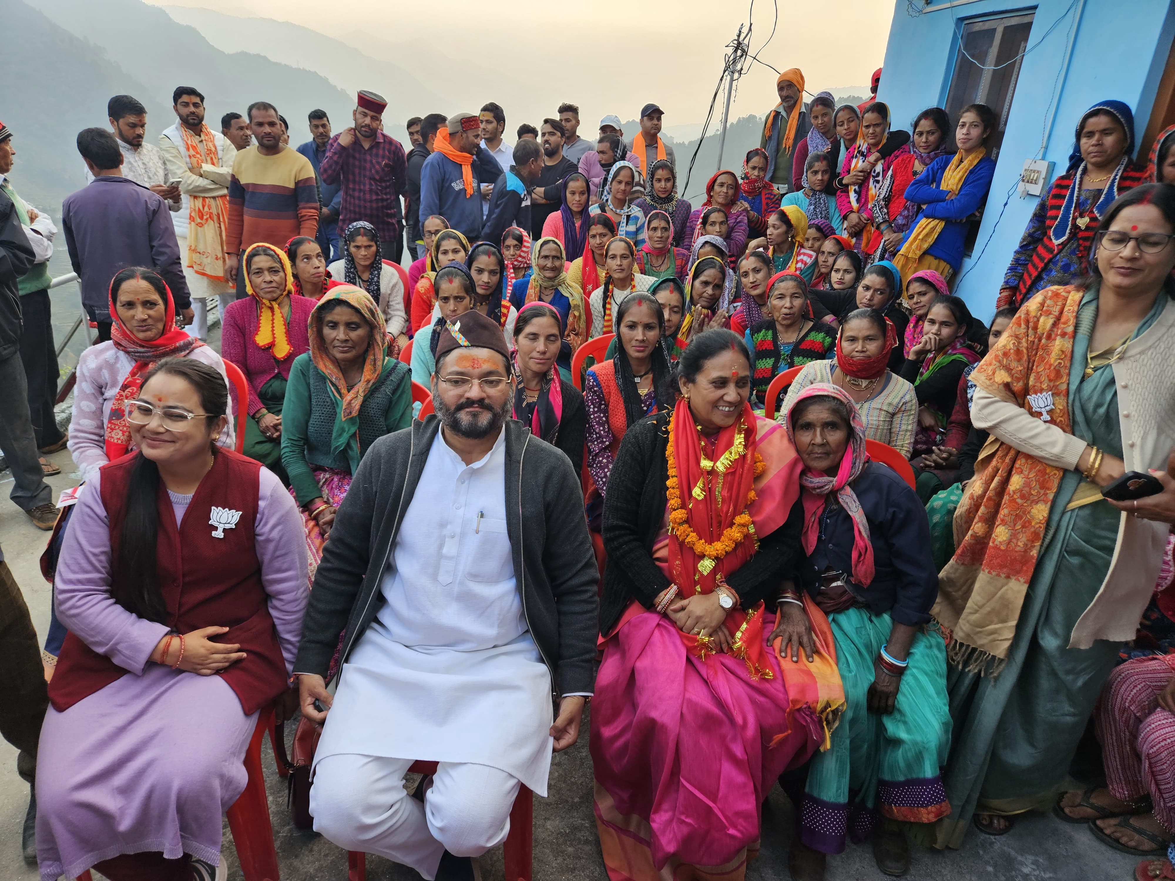 रुद्रप्रयाग: कालीमठ घाटी में भ्रमण के दौरान भाजपा प्रत्याशी। रुद्रप्रयाग: कालीमठ घाटी में भ्रमण के दौरान भाजपा प्रत्याशी।