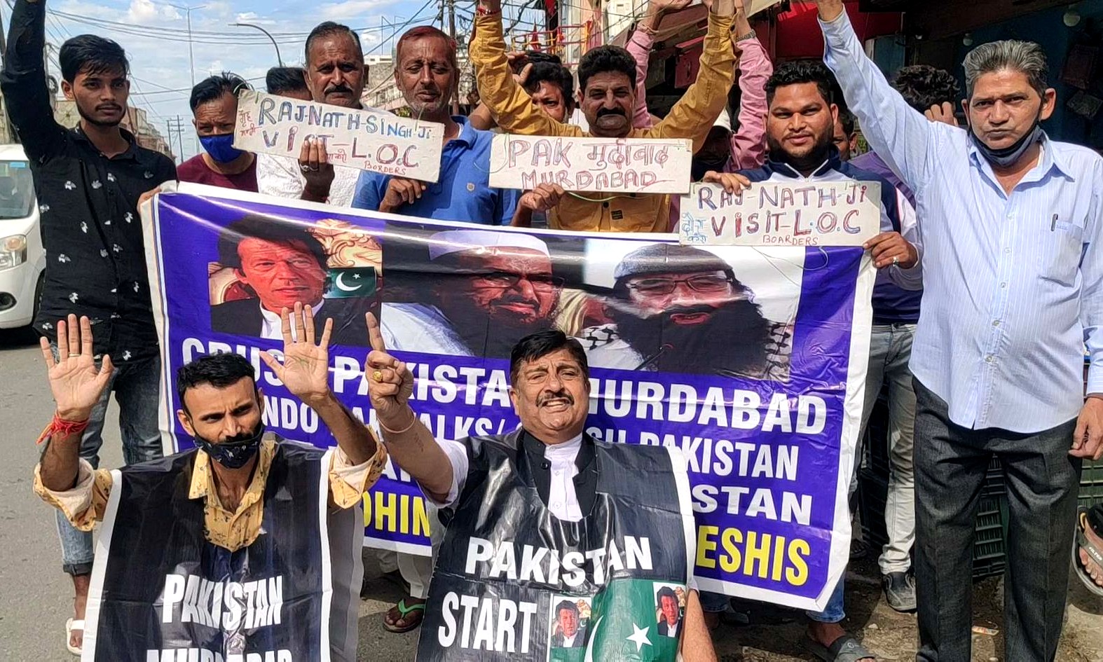 जम्मू में पाकिस्तान विरोधी रैली का नेतृत्व किया, सर्जिकल स्ट्राइक और पूर्ण राज्य का दर्जा बहाल करने की मांग की जम्मू में पाकिस्तान विरोधी रैली का नेतृत्व किया, सर्जिकल स्ट्राइक और पूर्ण राज्य का दर्जा बहाल करने की मांग की