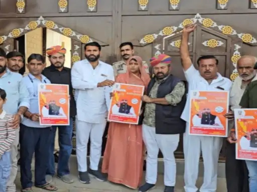 बाड़मेर में सोमवार को सुखदेव सिंह गोगामेड़ी प्रतिमा अनावरण व स्मारक स्थल कार्यक्रम के पोस्टर का विमोचन करतीं गोगामेड़ी की पत्नी शीला शेखावत। बाड़मेर में सोमवार को सुखदेव सिंह गोगामेड़ी प्रतिमा अनावरण व स्मारक स्थल कार्यक्रम के पोस्टर का विमोचन करतीं गोगामेड़ी की पत्नी शीला शेखावत।