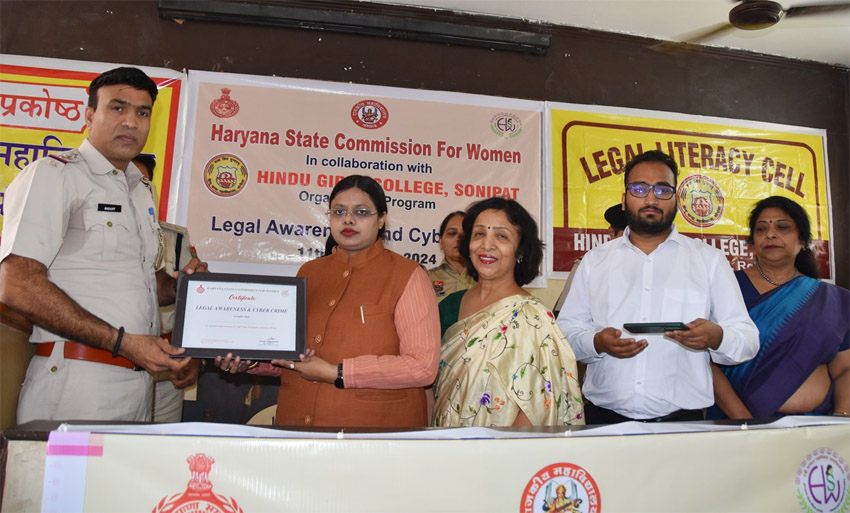 11 Snp- 4 सोनीपत: हरियाणा राज्य महिला आयोग द्वारा हिन्दू गर्ल्स कॉलेज में आयोजित जागरूकता कार्यक्रम में वाईस चेयरपर्सन सोनिया अग्रवाल। 11 Snp- 4 सोनीपत: हरियाणा राज्य महिला आयोग द्वारा हिन्दू गर्ल्स कॉलेज में आयोजित जागरूकता कार्यक्रम में वाईस चेयरपर्सन सोनिया अग्रवाल।