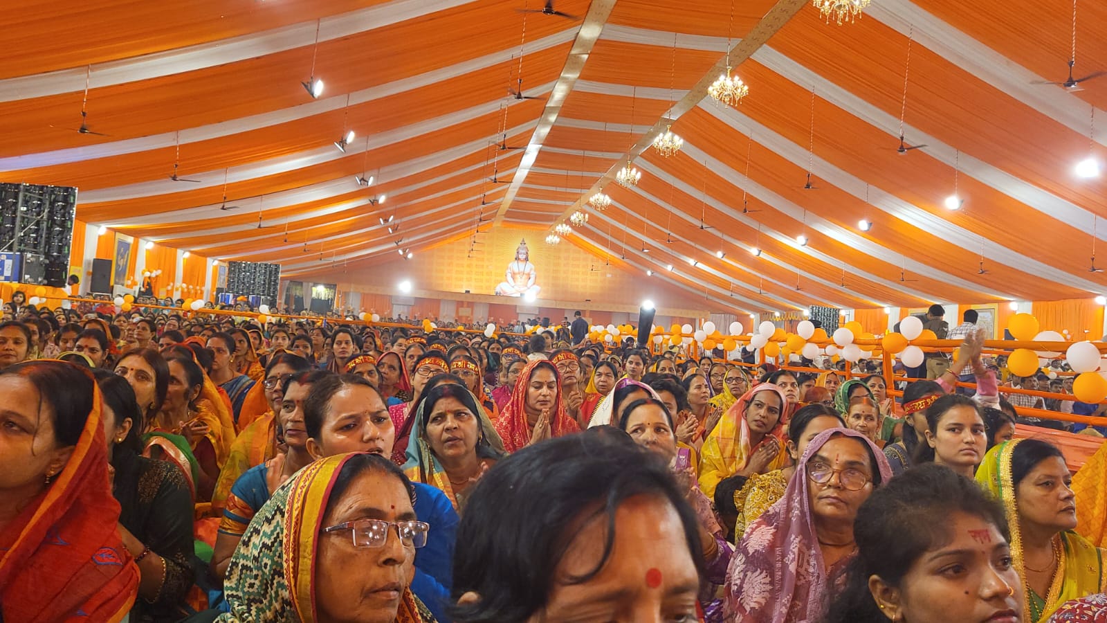 भजन केवल कान को सुख प्रदान करते हैं लेकिन कथा मनुष्य को तार देती है: प्रेमभूषण जी महाराज भजन केवल कान को सुख प्रदान करते हैं लेकिन कथा मनुष्य को तार देती है: प्रेमभूषण जी महाराज