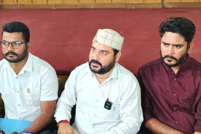 उत्तरांचल प्रेस क्लब में मीडिया से बातचीत करते उत्तराखंड बेरोजगार संघ के अध्यक्ष बॉबी पंवार। उत्तरांचल प्रेस क्लब में मीडिया से बातचीत करते उत्तराखंड बेरोजगार संघ के अध्यक्ष बॉबी पंवार।