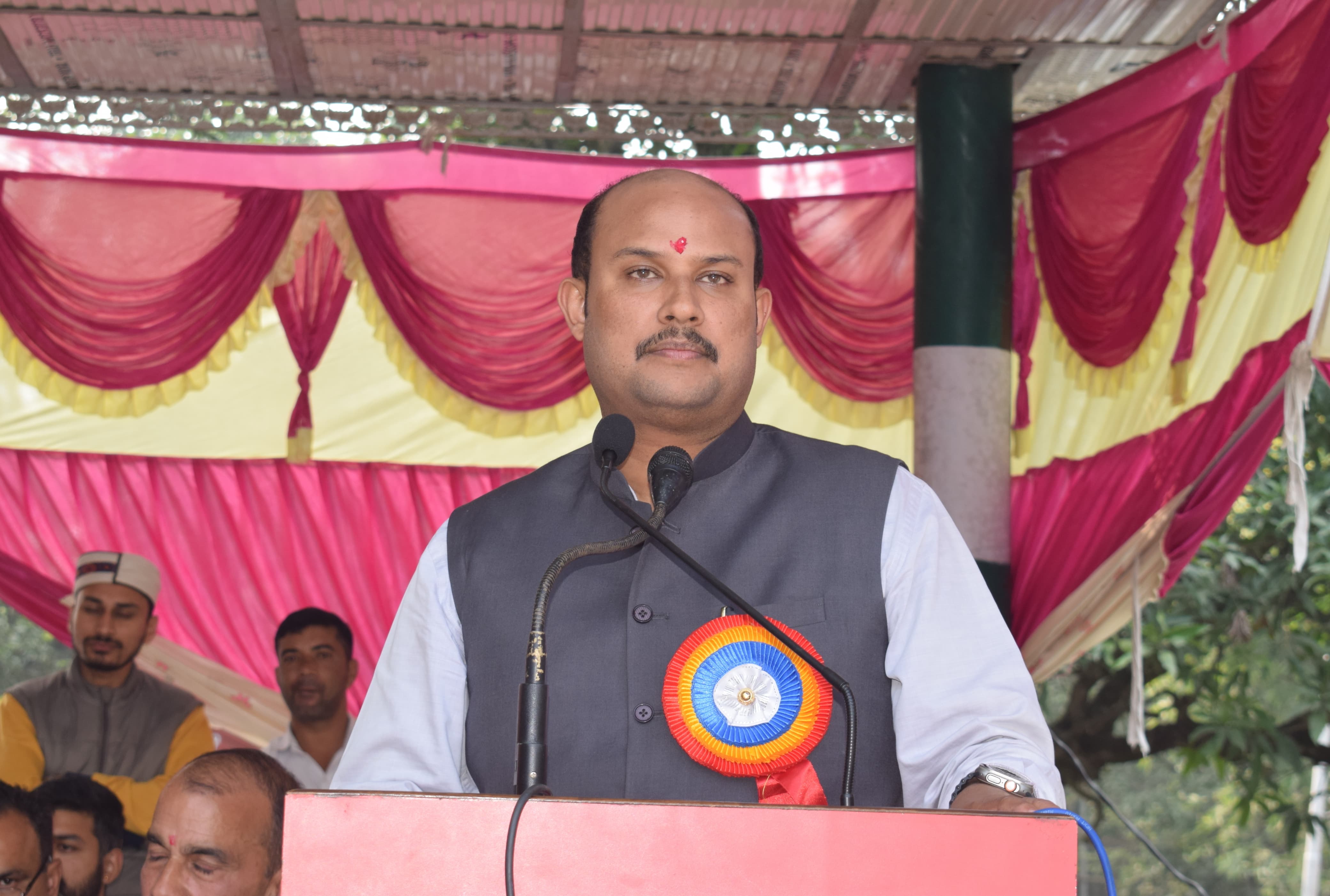 खेल मंत्री यादविंद्र गोमा और अन्य। खेल मंत्री यादविंद्र गोमा और अन्य।