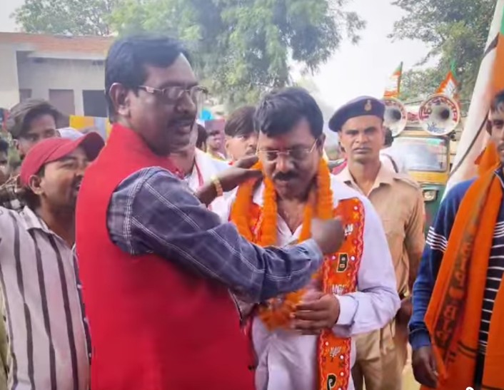 घर-घर पहुंचे रोशन चौधरी घर-घर पहुंचे रोशन चौधरी