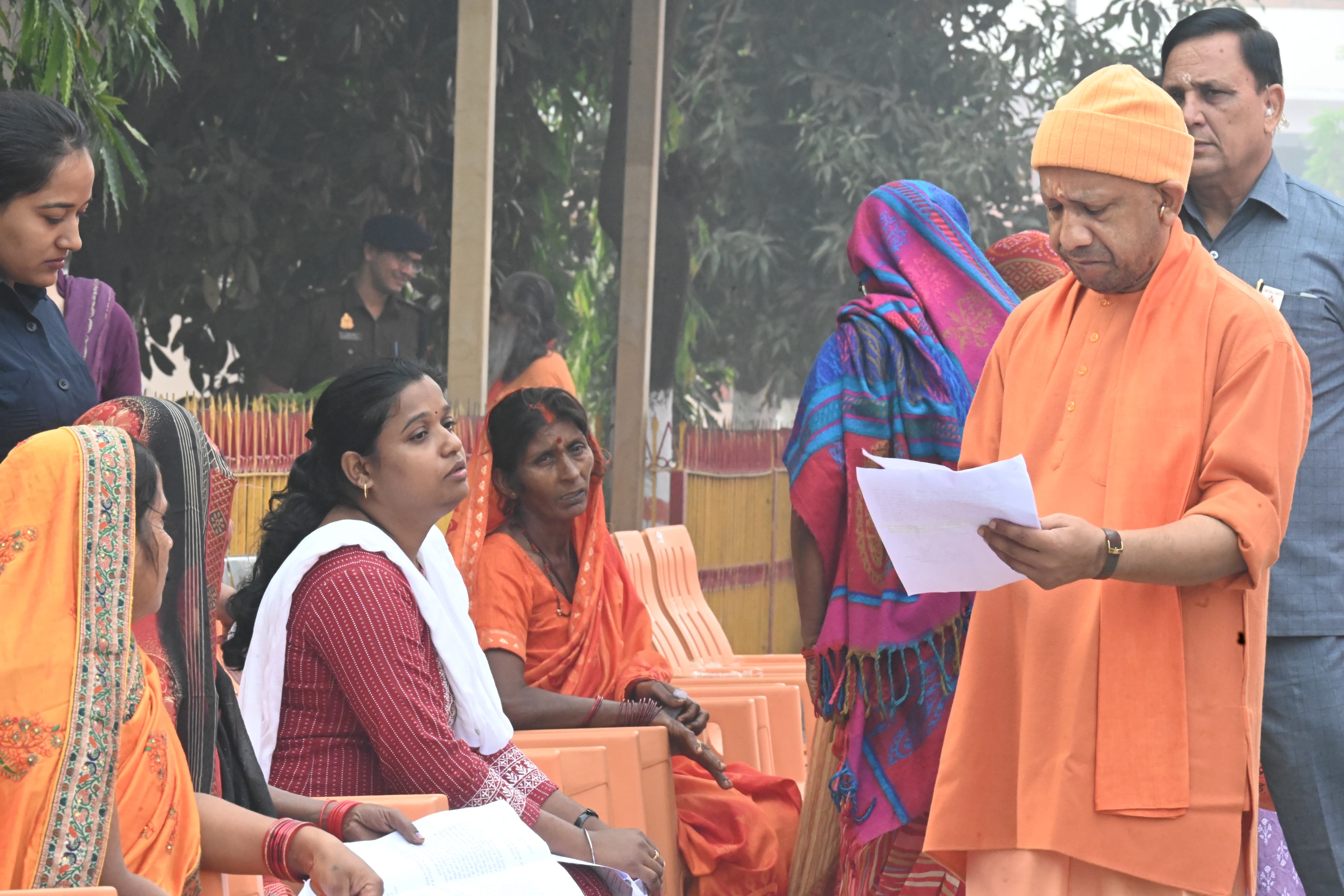 *जनता दर्शन में गंभीर बीमारियों के इलाज के लिए मदद मांगने आए लोगों को मुख्यमंत्री ने दिया भरोसा*