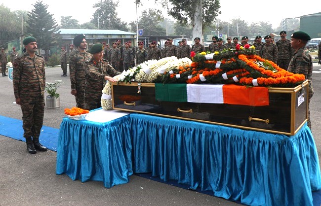 बलिदानी नायब सूबेदार राकेश कुमार को आर्मी व्हाइट नाइट कॉर्प्स ने दी श्रद्धांजलि बलिदानी नायब सूबेदार राकेश कुमार को आर्मी व्हाइट नाइट कॉर्प्स ने दी श्रद्धांजलि