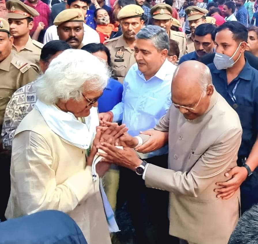 फाइल फोटो पूर्व राष्ट्रपति रामनाथ कोविंद के साथ चित्रकार वेद प्रकाश मिश्र: फोटो बच्चा गुप्ता फाइल फोटो पूर्व राष्ट्रपति रामनाथ कोविंद के साथ चित्रकार वेद प्रकाश मिश्र: फोटो बच्चा गुप्ता