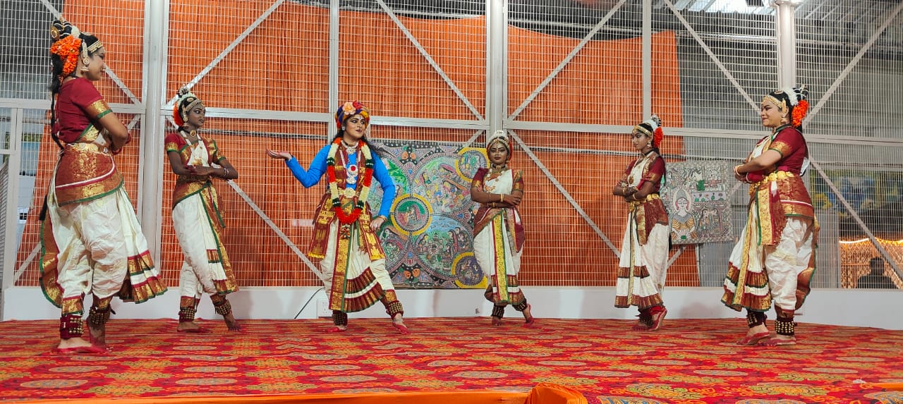 कुचिपुड़ी नृत्य ने सबका मन मोहा कुचिपुड़ी नृत्य ने सबका मन मोहा