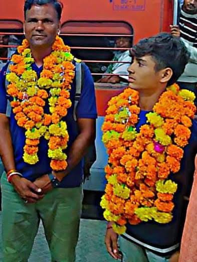 विराज सलोद का राष्ट्रीय स्तर की बास्केटबॉल प्रतियोगिता में हुआ चयन विराज सलोद का राष्ट्रीय स्तर की बास्केटबॉल प्रतियोगिता में हुआ चयन