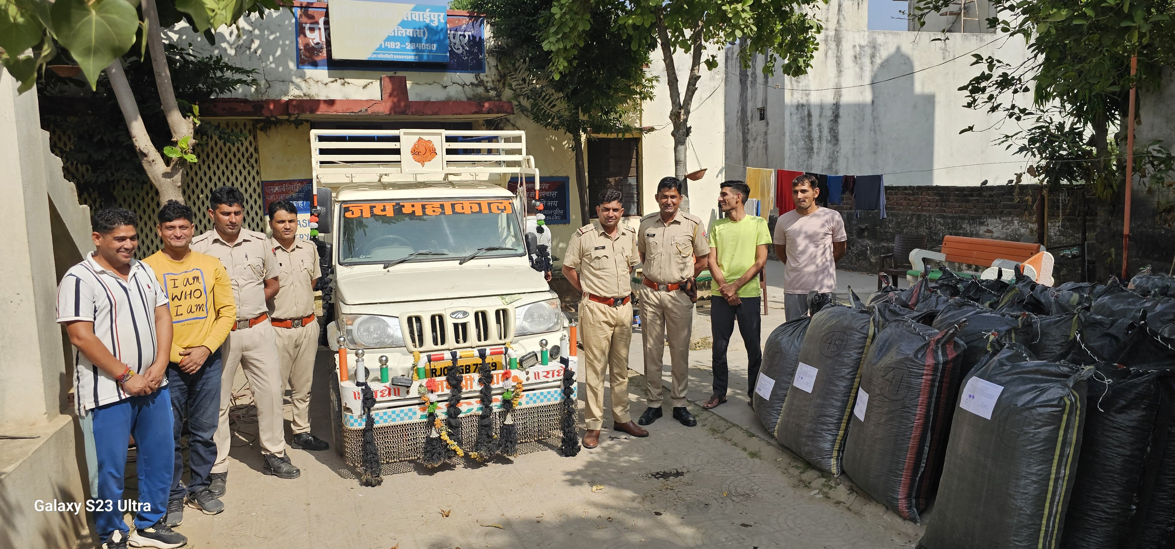 भीलवाड़ा पुलिस ने 46 लाख रुपए का अवैध डोडा चूरा किया जब्त, विधानसभा उपचुनाव के मद्देनजर चलाया अभियान भीलवाड़ा पुलिस ने 46 लाख रुपए का अवैध डोडा चूरा किया जब्त, विधानसभा उपचुनाव के मद्देनजर चलाया अभियान