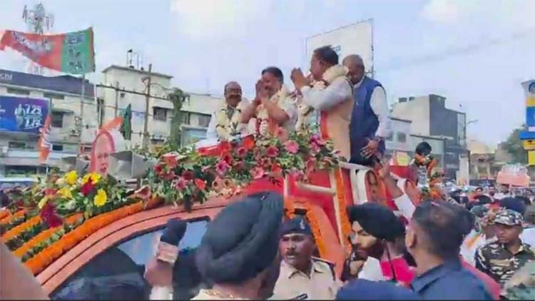 भाजपा का राेड शाे भाजपा का राेड शाे