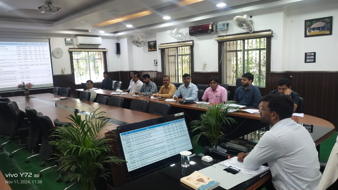 अररिया फोटो:डीएम शिक्षा विभाग के अधिकारियों के साथ मीटिंग करते अररिया फोटो:डीएम शिक्षा विभाग के अधिकारियों के साथ मीटिंग करते