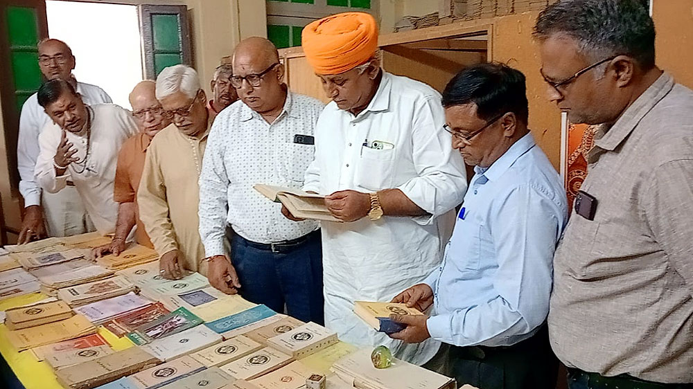 पांडुलिपियां और प्राचीन पुस्तकें समाज की धरोहर, इनके संरक्षण के लिए उठाए जाएंगे ठोस कदम पांडुलिपियां और प्राचीन पुस्तकें समाज की धरोहर, इनके संरक्षण के लिए उठाए जाएंगे ठोस कदम