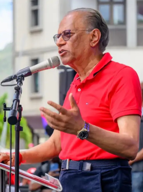 नवीन रामगुलाम तीसरी बार प्रधानमंत्री बनेंगे। नवीन रामगुलाम तीसरी बार प्रधानमंत्री बनेंगे।