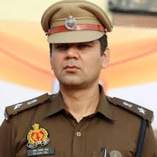 एसपी ने आधा दर्जन थाना प्रभारियों के कार्य क्षेत्र में किया परिवर्तन एसपी ने आधा दर्जन थाना प्रभारियों के कार्य क्षेत्र में किया परिवर्तन