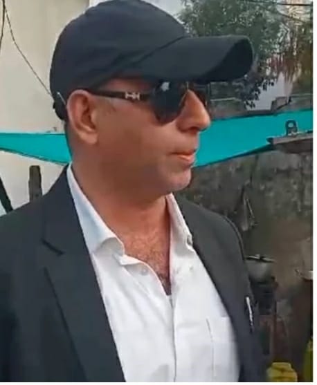 आरोपित फैजान मुंबई पुलिस की हिरासत में आरोपित फैजान मुंबई पुलिस की हिरासत में