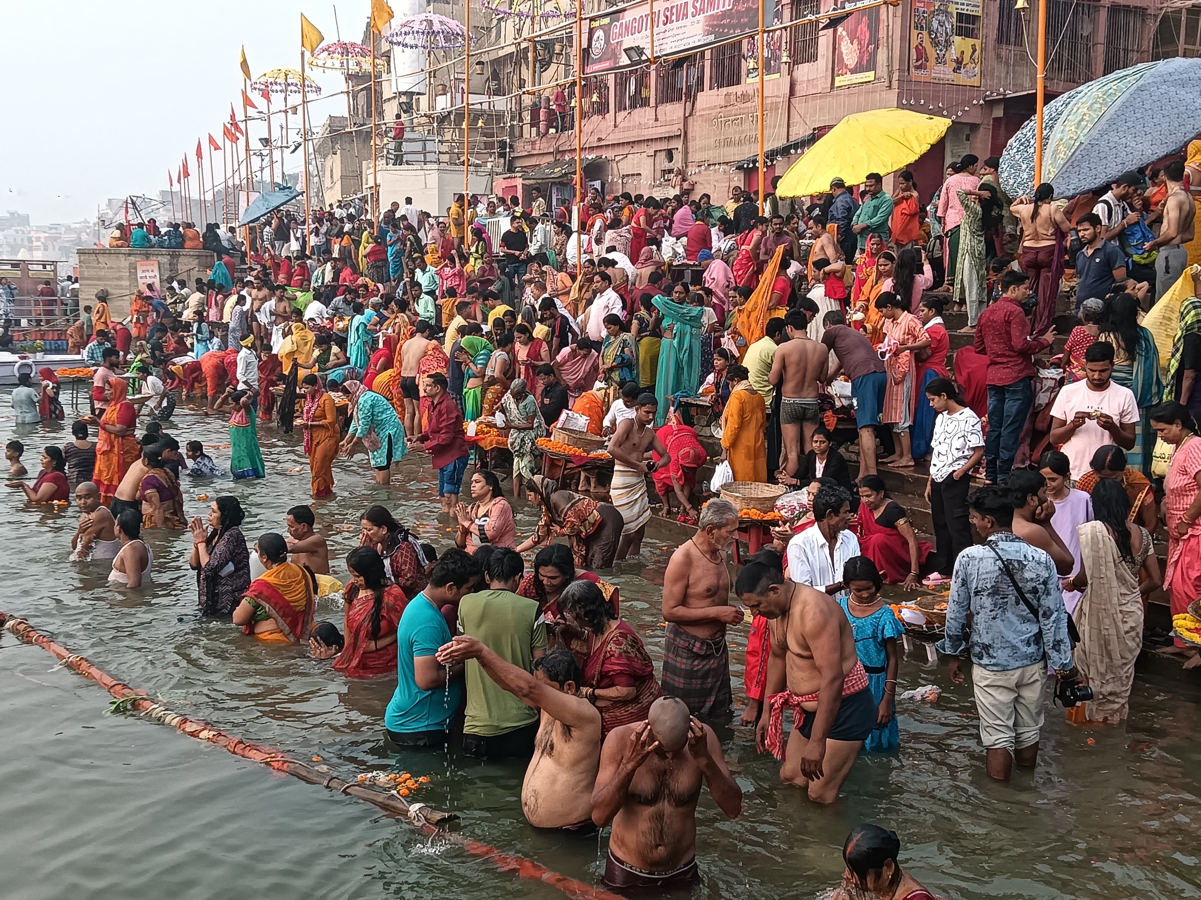 गंगा स्नान कर तुलसी विवाह रचाते श्रद्धालु:फोटो बच्चा गुप्ता गंगा स्नान कर तुलसी विवाह रचाते श्रद्धालु:फोटो बच्चा गुप्ता