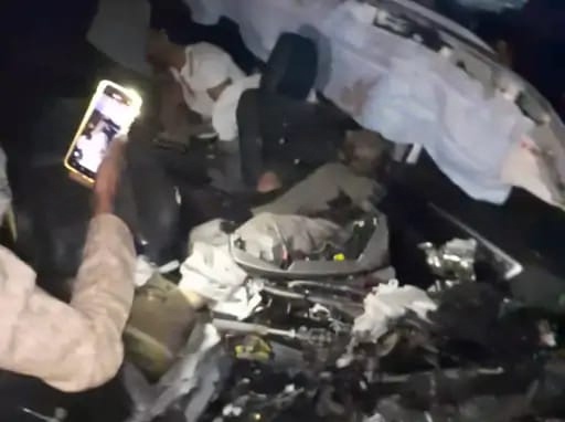 दुर्घटना ग्रस्त गाड़ी दुर्घटना ग्रस्त गाड़ी