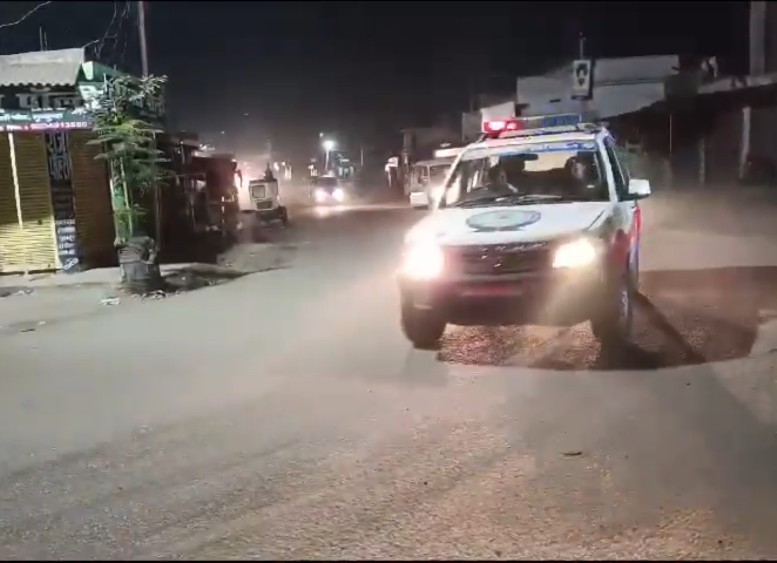 गश्त में शामिल गाड़ियों का काफिला