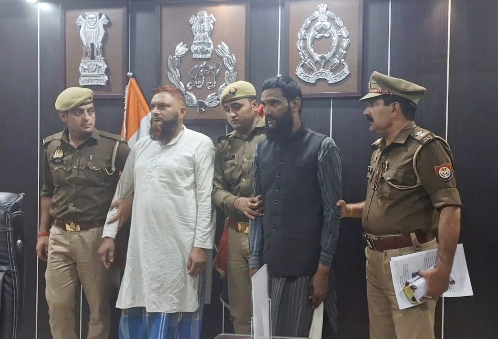 माया गढ़ी का झांसा देकर 5 लाख की ठगी करने वाले दो तांत्रिक गिरफ्तार, एक की तलाश जारी माया गढ़ी का झांसा देकर 5 लाख की ठगी करने वाले दो तांत्रिक गिरफ्तार, एक की तलाश जारी