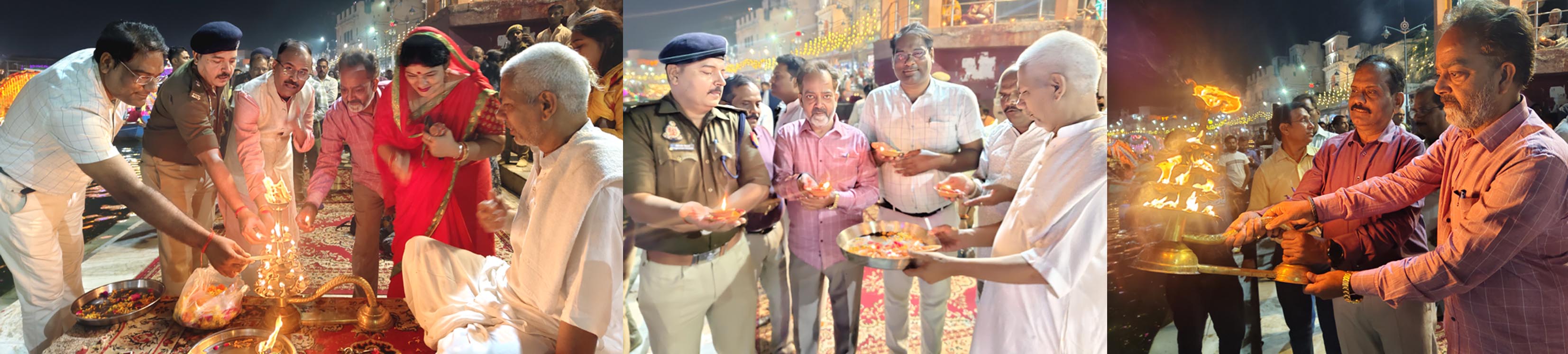 देव दीपावली में 21 हजार दीपों से जगमगायी चित्रकूट की मंदाकिनी गंगा देव दीपावली में 21 हजार दीपों से जगमगायी चित्रकूट की मंदाकिनी गंगा