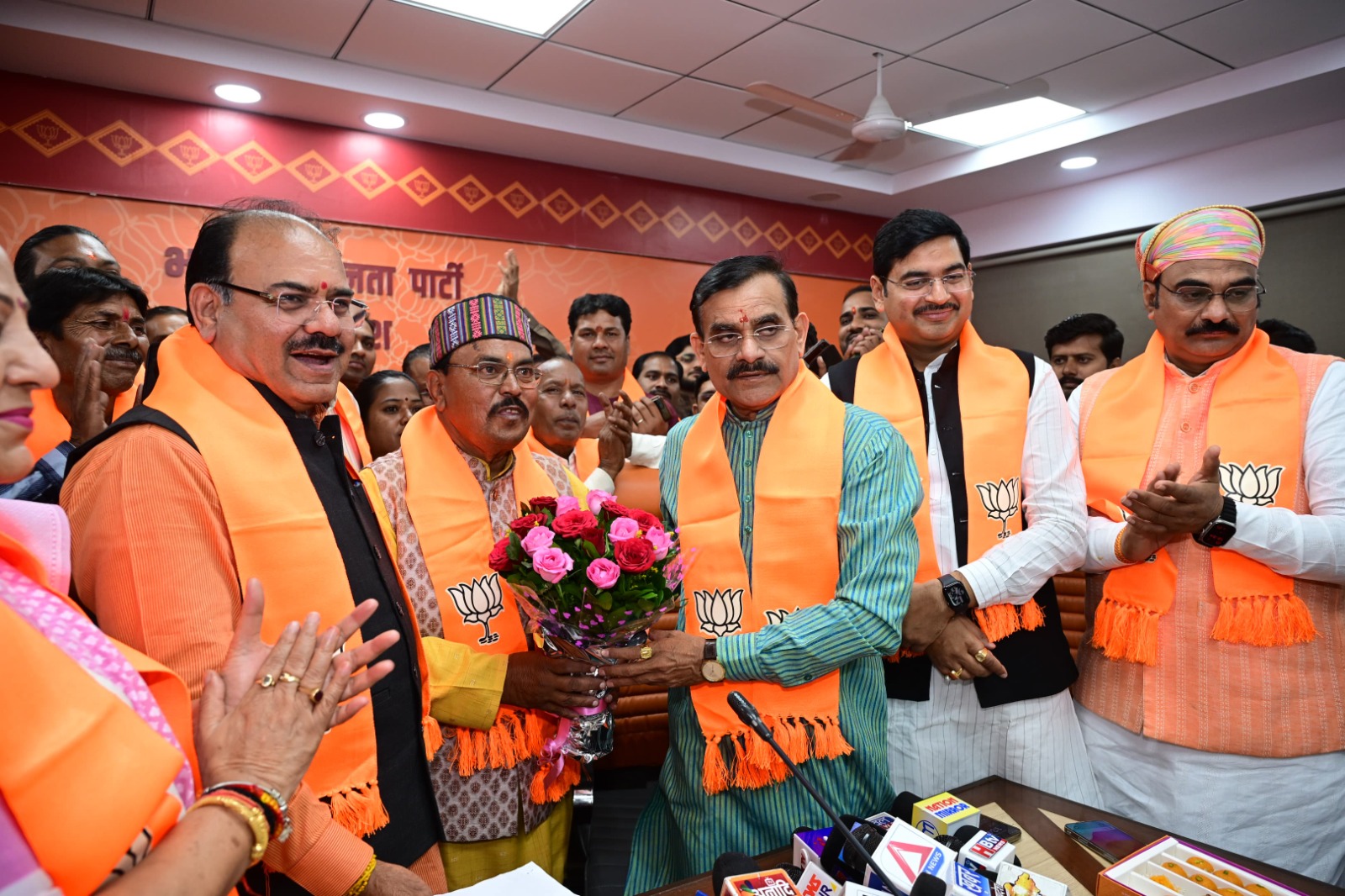 सेन समाज के पदाधिकारी भाजपा में हुए शामिल सेन समाज के पदाधिकारी भाजपा में हुए शामिल