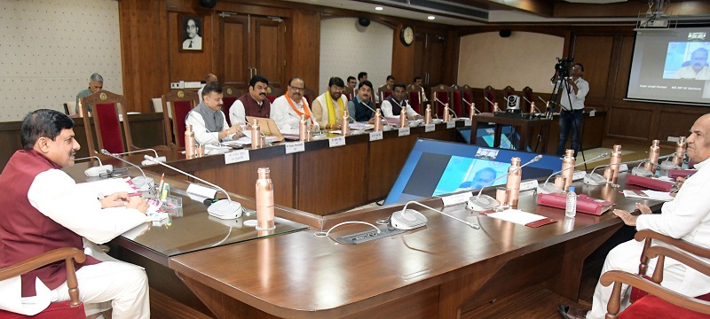 मंत्रालय में मंत्रि-परिषद की बैठक मंत्रालय में मंत्रि-परिषद की बैठक