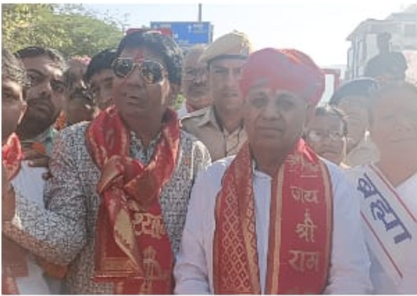 कार्तिक एकादशी पर ब्रम्ह मुहूर्त से शुरू हुआ पुष्कर पंचतीर्थ महास्नान कार्तिक एकादशी पर ब्रम्ह मुहूर्त से शुरू हुआ पुष्कर पंचतीर्थ महास्नान