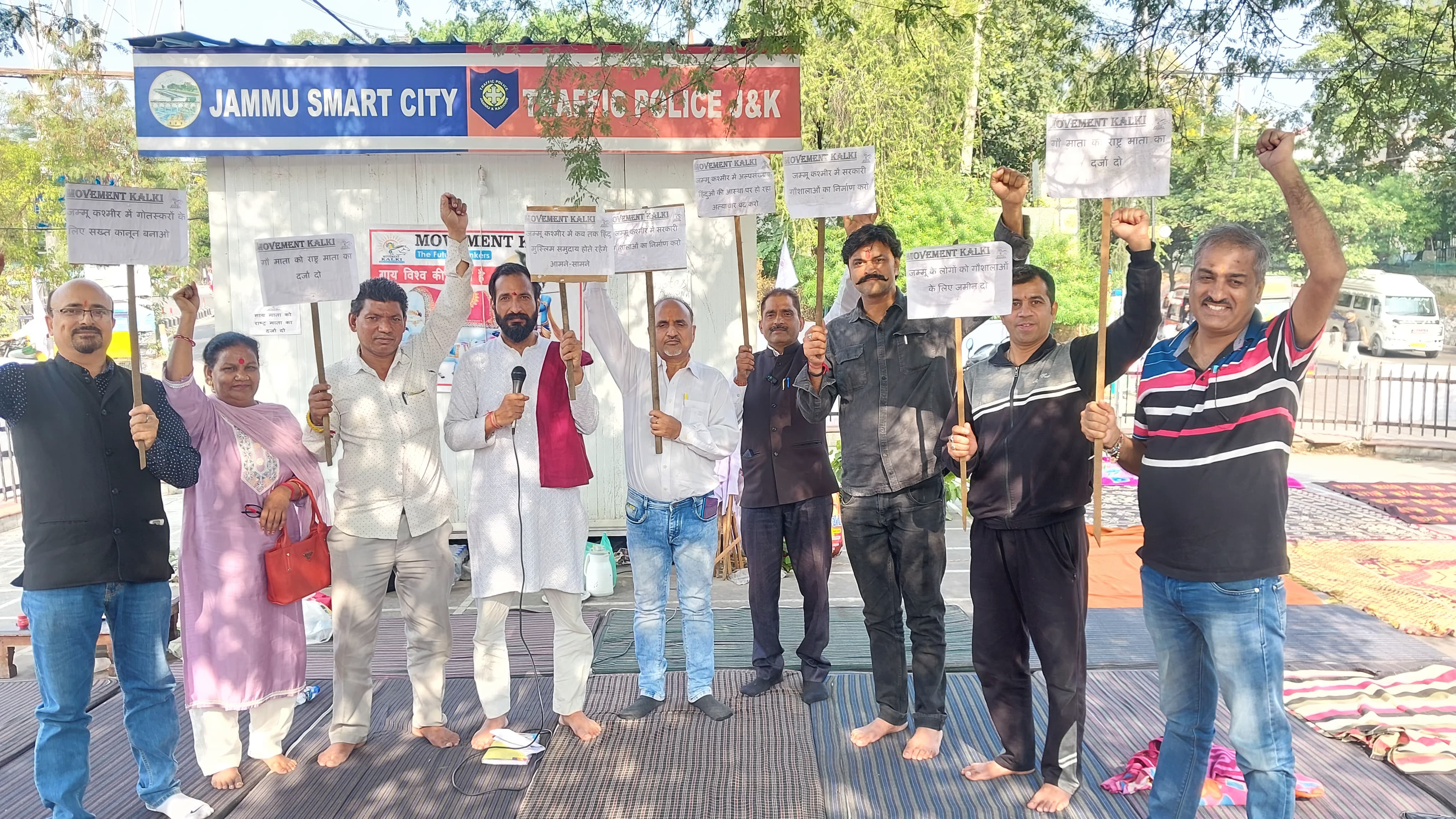 गाय माता को राष्ट्र माता का दर्जा दिलाने की मांग हुई तेज गाय माता को राष्ट्र माता का दर्जा दिलाने की मांग हुई तेज
