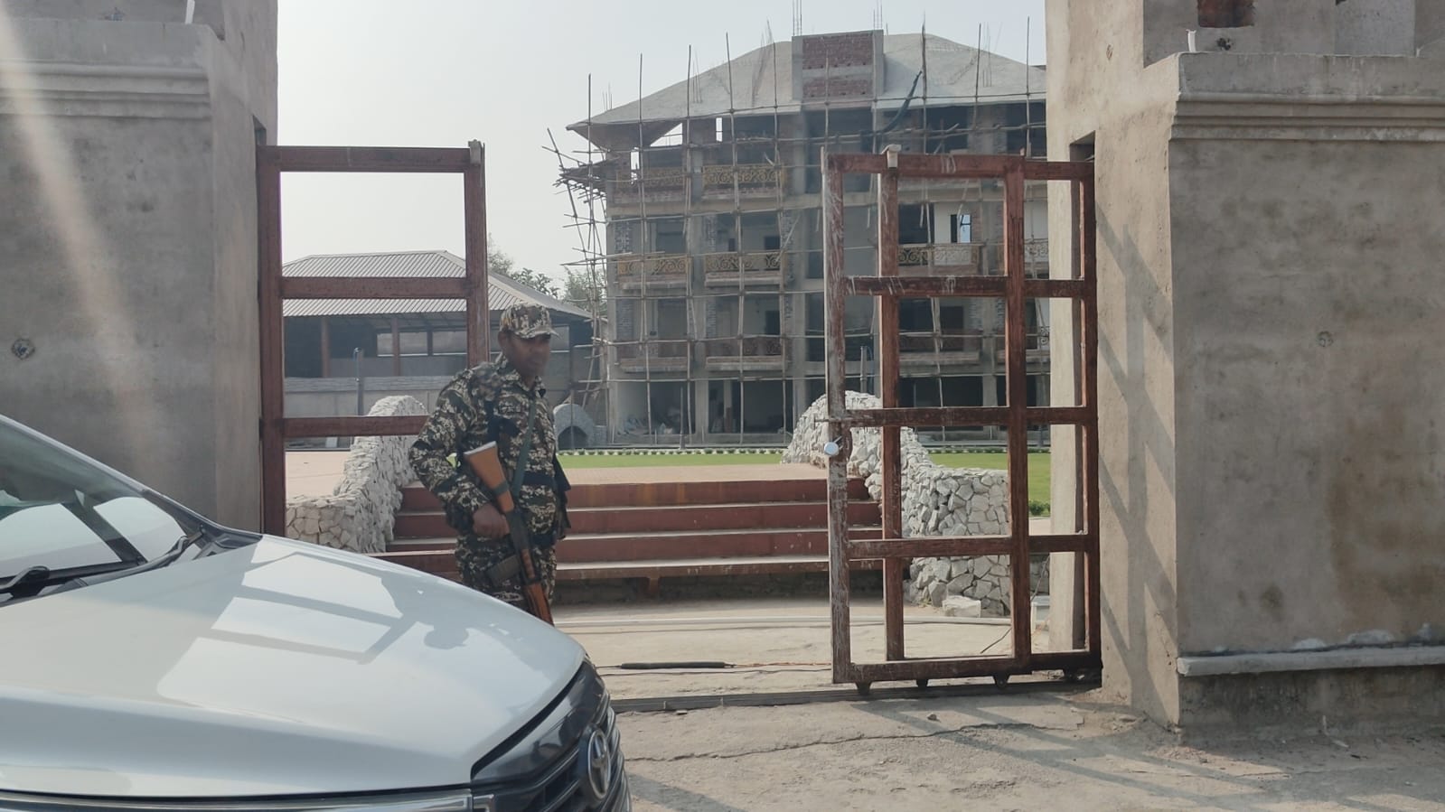रेड की तस्वीर रेड की तस्वीर