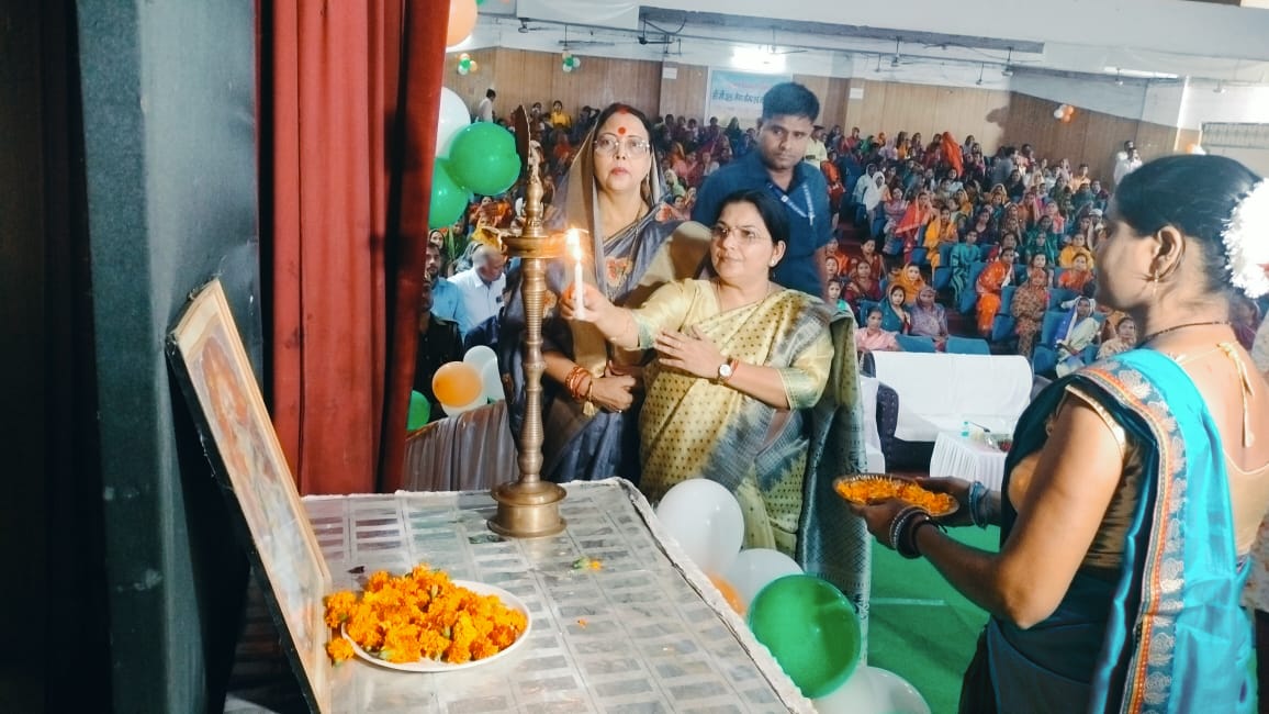महिला के मजबूत होने से पूरे परिवार को मजबूती मिलती है:- रजनी तिवारी महिला के मजबूत होने से पूरे परिवार को मजबूती मिलती है:- रजनी तिवारी