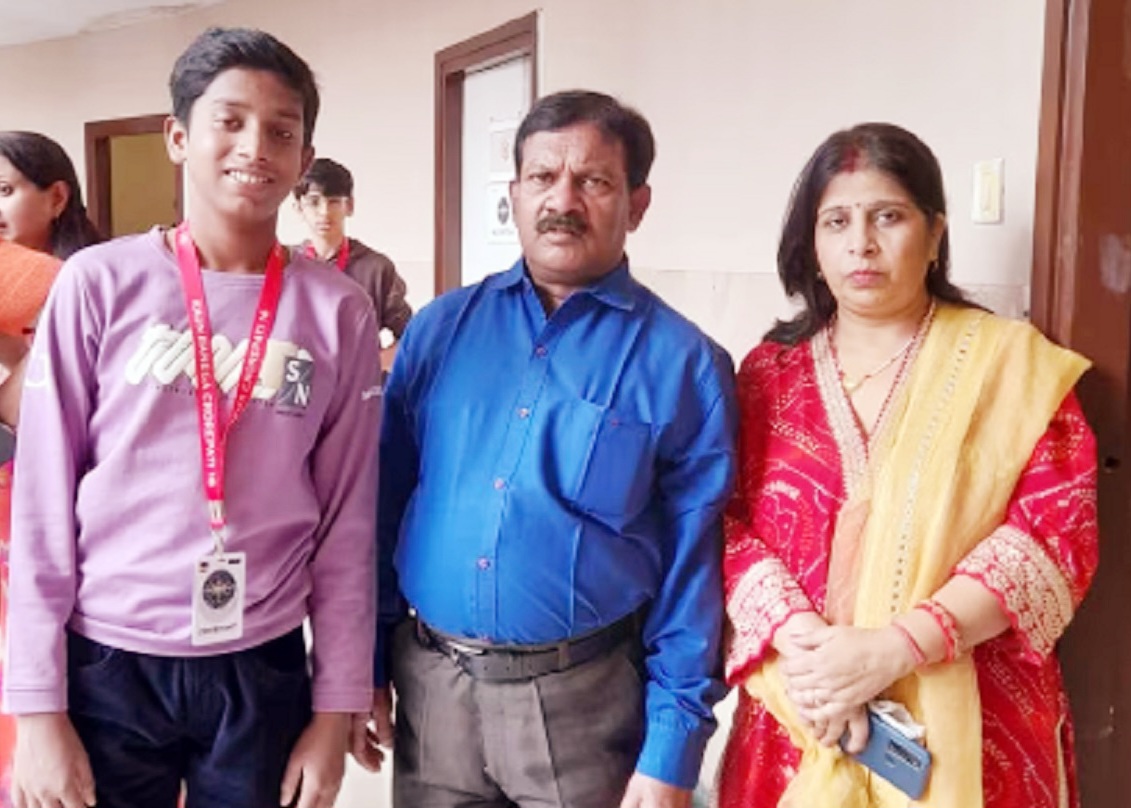 अपने माता पिता के साथ सक्षम अपने माता पिता के साथ सक्षम