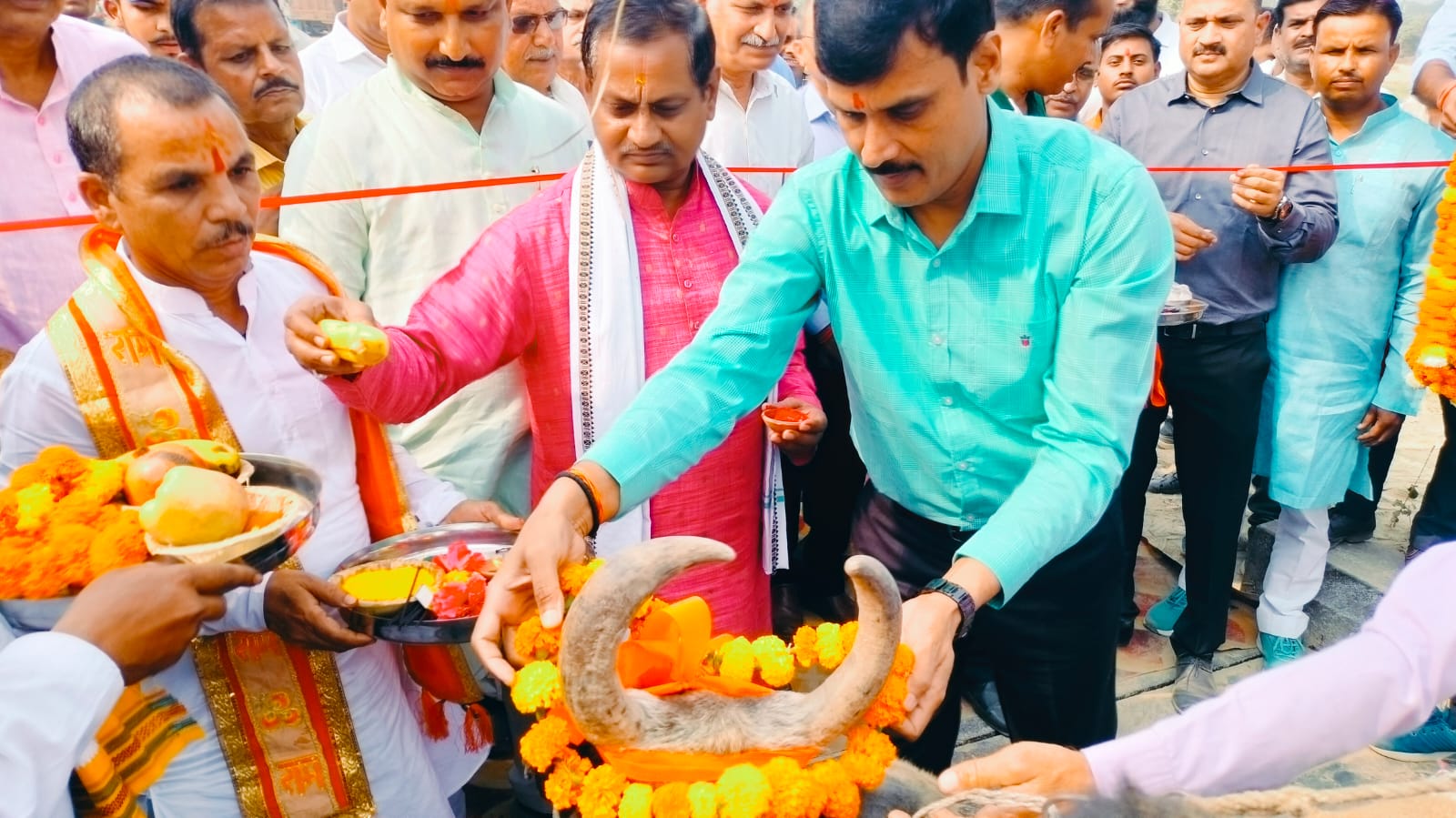 जिलाधिकारी ने किया बघौली चीनी मिल के पेराई सत्र का उदघाटन जिलाधिकारी ने किया बघौली चीनी मिल के पेराई सत्र का उदघाटन