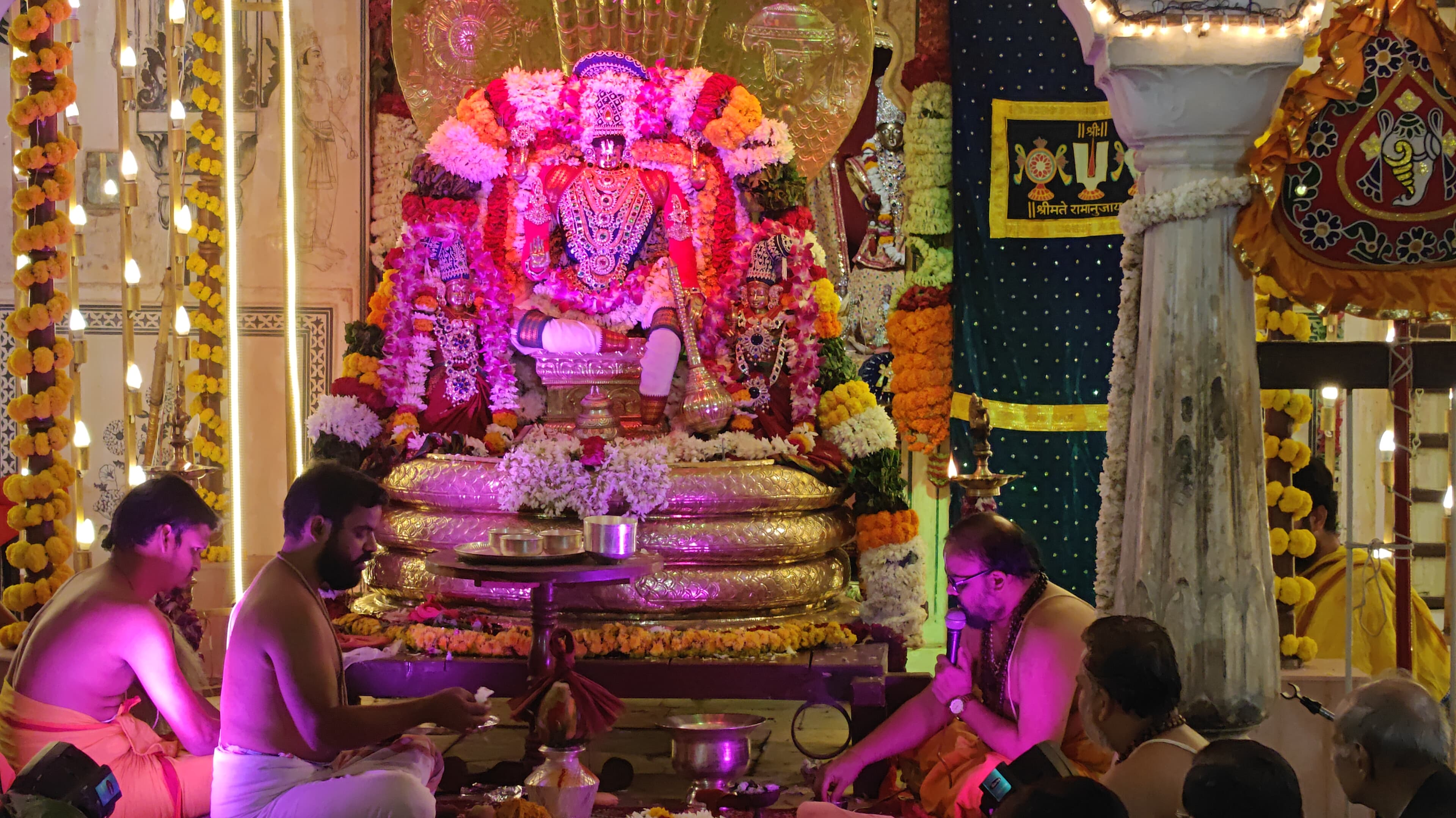 श्री गलता पीठ में मनाए जा रहे ब्रह्मोत्सव के पांचवें दिन हुआ भगवान का विवाह श्री गलता पीठ में मनाए जा रहे ब्रह्मोत्सव के पांचवें दिन हुआ भगवान का विवाह