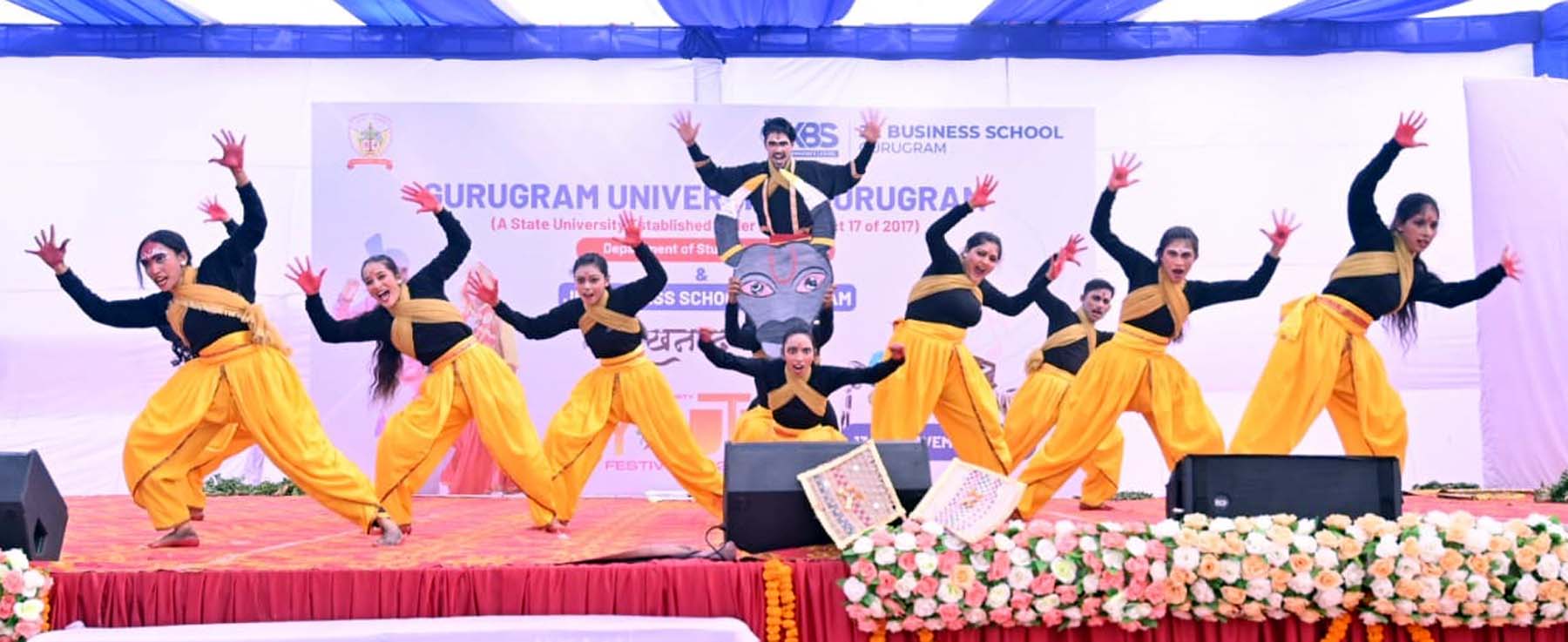 फोटो नंबर-02: युवा महोत्सव में डांस की प्रस्तुति देते विद्यार्थी। फोटो नंबर-02: युवा महोत्सव में डांस की प्रस्तुति देते विद्यार्थी।