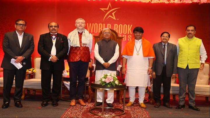 चिकित्सा क्षेत्र में बेहतर कार्य करने वाले चिकित्सकों एवं समाजसेवियों का सम्मान चिकित्सा क्षेत्र में बेहतर कार्य करने वाले चिकित्सकों एवं समाजसेवियों का सम्मान