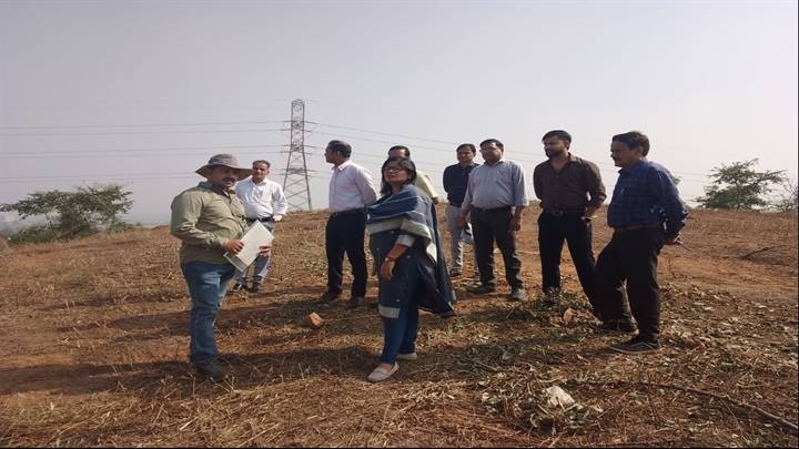 ग्वालियरः अलापुर पहाड़ी पर सिटी फॉरेस्ट परियोजना का कलेक्टर ने किया निरीक्षण ग्वालियरः अलापुर पहाड़ी पर सिटी फॉरेस्ट परियोजना का कलेक्टर ने किया निरीक्षण