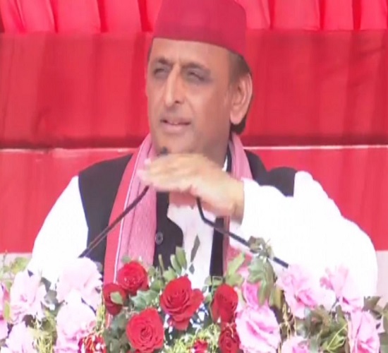 कानपुर में जनसभा को संबोधित करते हुए सपा मुखिया अखिलेश यादव का छाया चित्र कानपुर में जनसभा को संबोधित करते हुए सपा मुखिया अखिलेश यादव का छाया चित्र