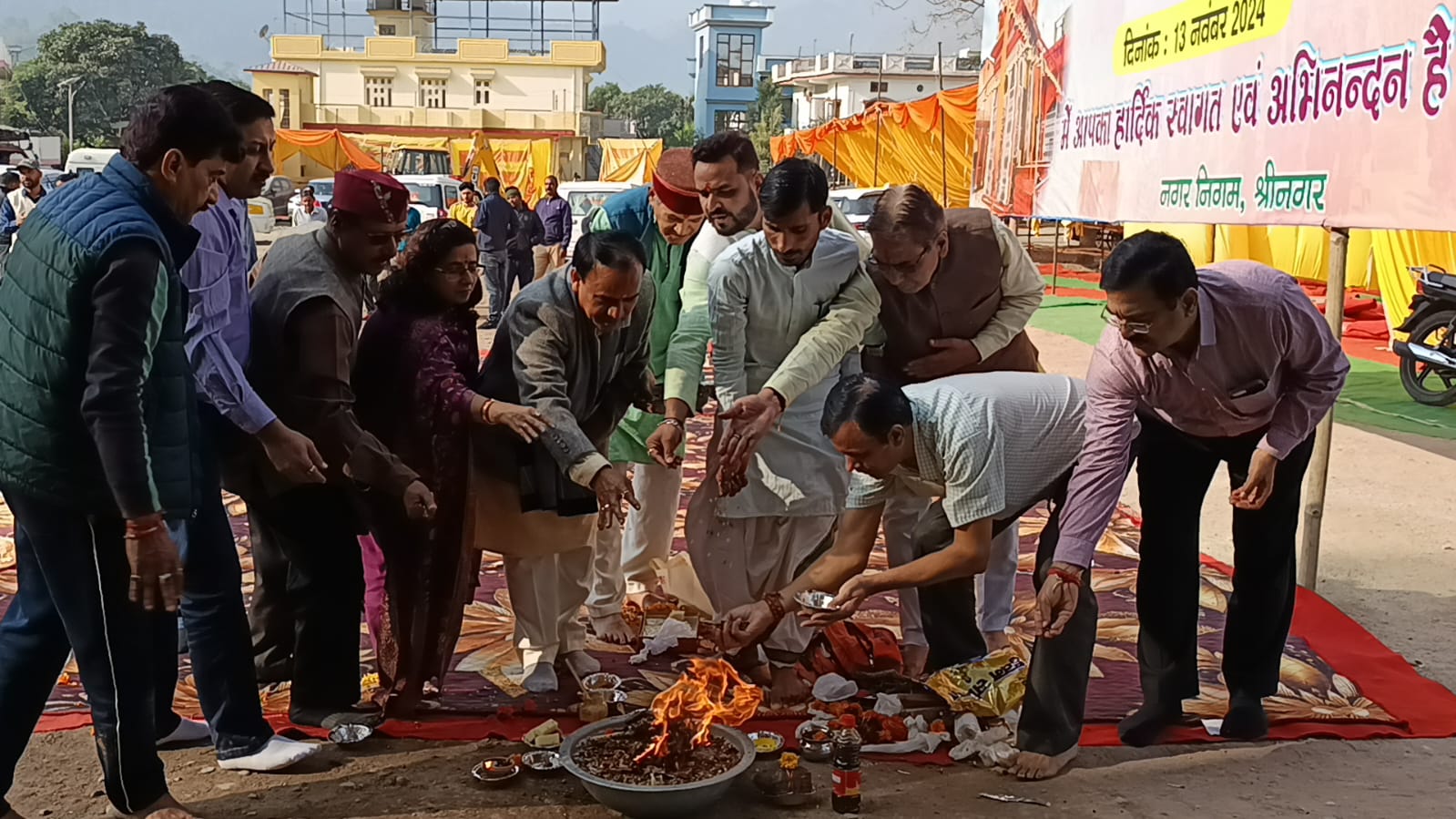 मंत्री धन सिंह बैकुंठ चतुर्दशी मेला और प्रदर्शनी स्थल का भूमि पूजन करते। मंत्री धन सिंह बैकुंठ चतुर्दशी मेला और प्रदर्शनी स्थल का भूमि पूजन करते।