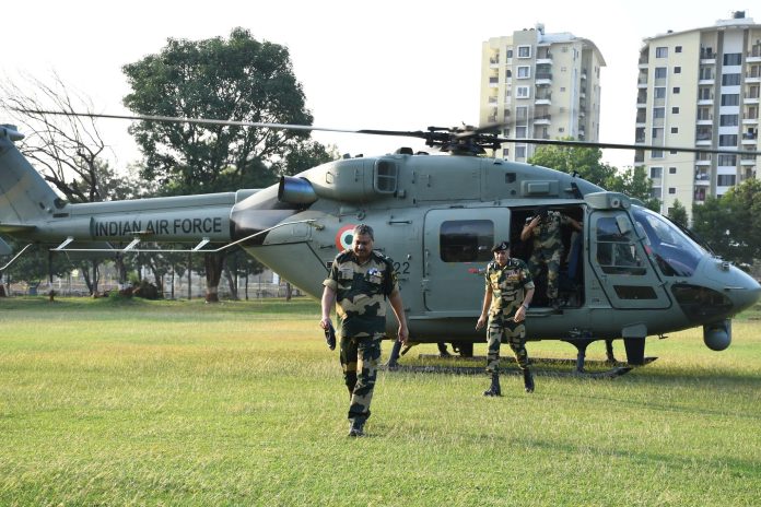 आतंकवादियों द्वारा घुसपैठ की संभावित कोशिश का मुकाबला करने के लिए सुरक्षाबल पूरी तरह सतर्क हैं- डी के बूरा आतंकवादियों द्वारा घुसपैठ की संभावित कोशिश का मुकाबला करने के लिए सुरक्षाबल पूरी तरह सतर्क हैं- डी के बूरा