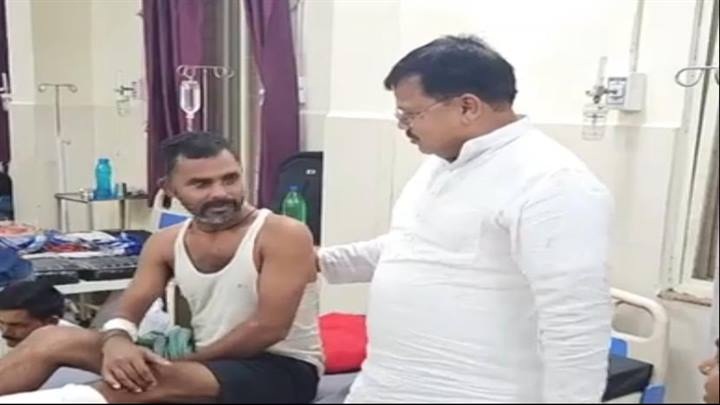 ग्वालियरः आधी रात को सिविल अस्पताल हजीरा पहुंचे ऊर्जा मंत्री तोमर ग्वालियरः आधी रात को सिविल अस्पताल हजीरा पहुंचे ऊर्जा मंत्री तोमर