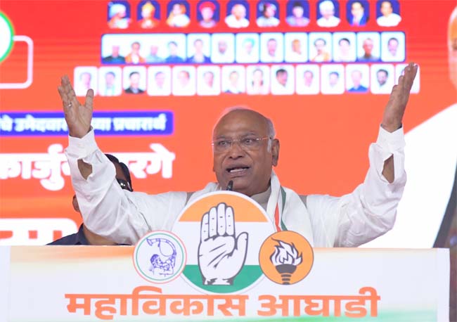 कांग्रेस पार्टी के तीन नेताओं ने देश की एकता और अखंडता के लिए बलिदान दिया है: मल्लिकार्जुन खडगे कांग्रेस पार्टी के तीन नेताओं ने देश की एकता और अखंडता के लिए बलिदान दिया है: मल्लिकार्जुन खडगे