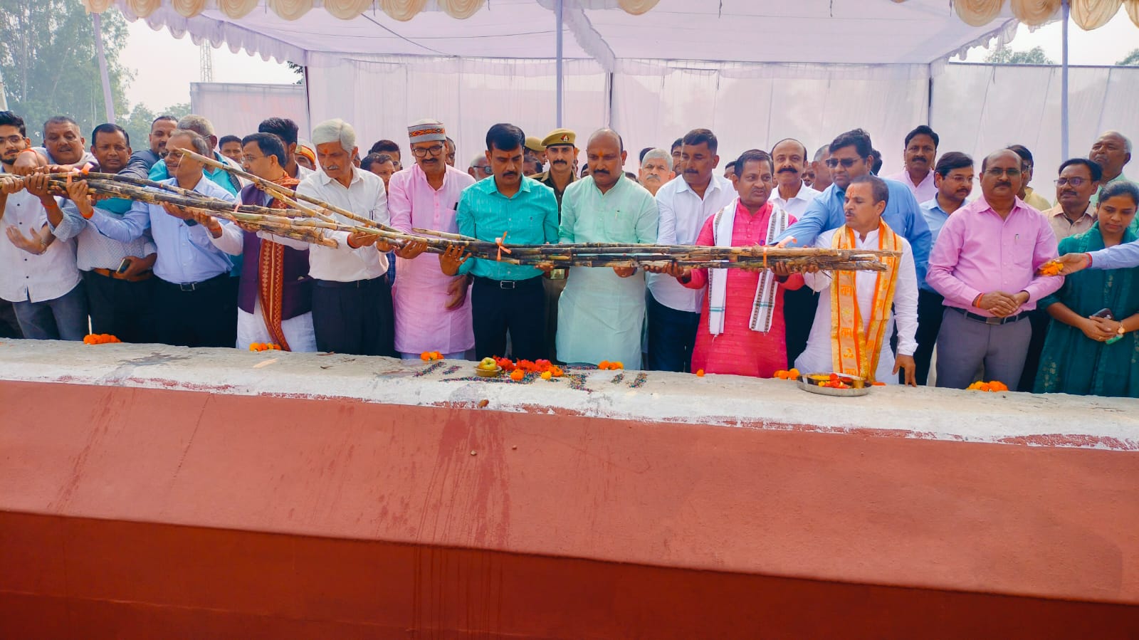 जिलाधिकारी ने किया बघौली चीनी मिल के पेराई सत्र का उदघाटन जिलाधिकारी ने किया बघौली चीनी मिल के पेराई सत्र का उदघाटन