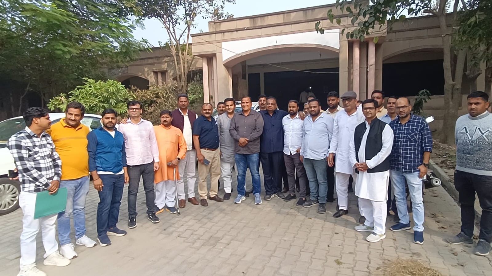 कलेक्ट्रेट बागपत में ज्ञापन देने पहुंचे गैस एजंसी संचालक कलेक्ट्रेट बागपत में ज्ञापन देने पहुंचे गैस एजंसी संचालक