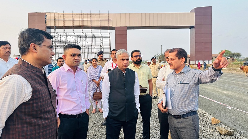 संभागायुक्त ने पीएम मित्रा पार्क की प्रगति का लिया जायजा संभागायुक्त ने पीएम मित्रा पार्क की प्रगति का लिया जायजा