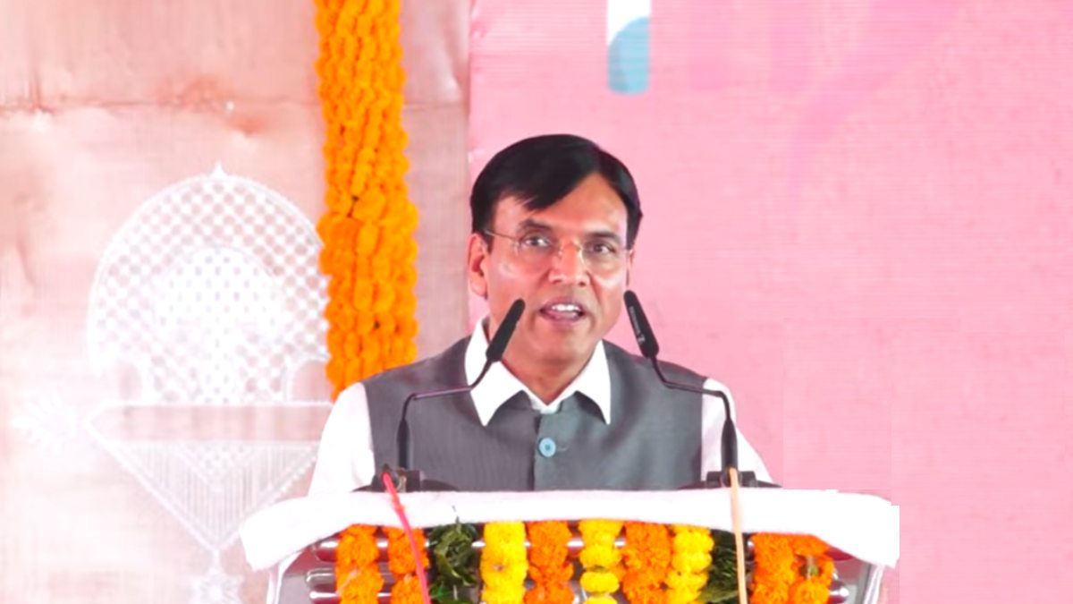 मनसुख मांडविया ने जशपुर को दी स्पोर्ट्स स्टेडियम की सौगात मनसुख मांडविया ने जशपुर को दी स्पोर्ट्स स्टेडियम की सौगात