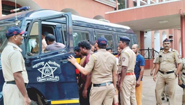 रत्नागिरी जिले में एटीएस ने 13 बांग्लादेशी नागरिकों को गिरफ्तार किया रत्नागिरी जिले में एटीएस ने 13 बांग्लादेशी नागरिकों को गिरफ्तार किया