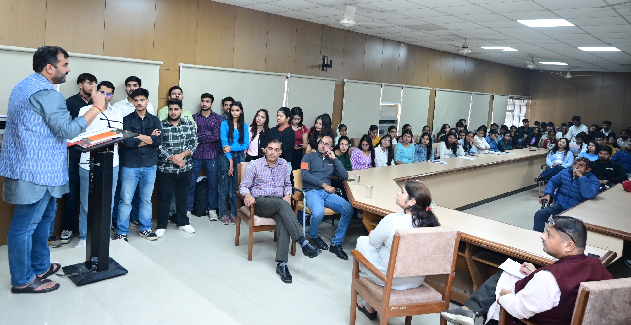 फोटो कैप्शन 14आरटीके1 : एमडीयू में आयोजित कार्यक्रम में विद्यार्थियों को संबोधित करते मुख्यवक्ता ------------ फोटो कैप्शन 14आरटीके1 : एमडीयू में आयोजित कार्यक्रम में विद्यार्थियों को संबोधित करते मुख्यवक्ता ------------
